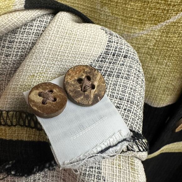 Tommy Bahama Black Yellow Floral 100% Silk Tropical Button Down Shirt Size XL - Picture 8 of 8